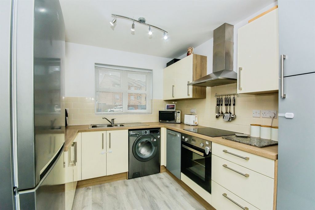 Property photo 2 of 17