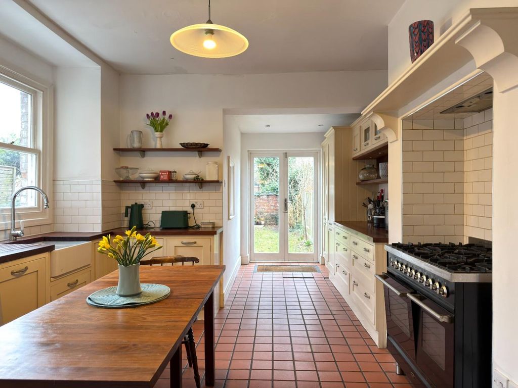 Property photo 3 of 23