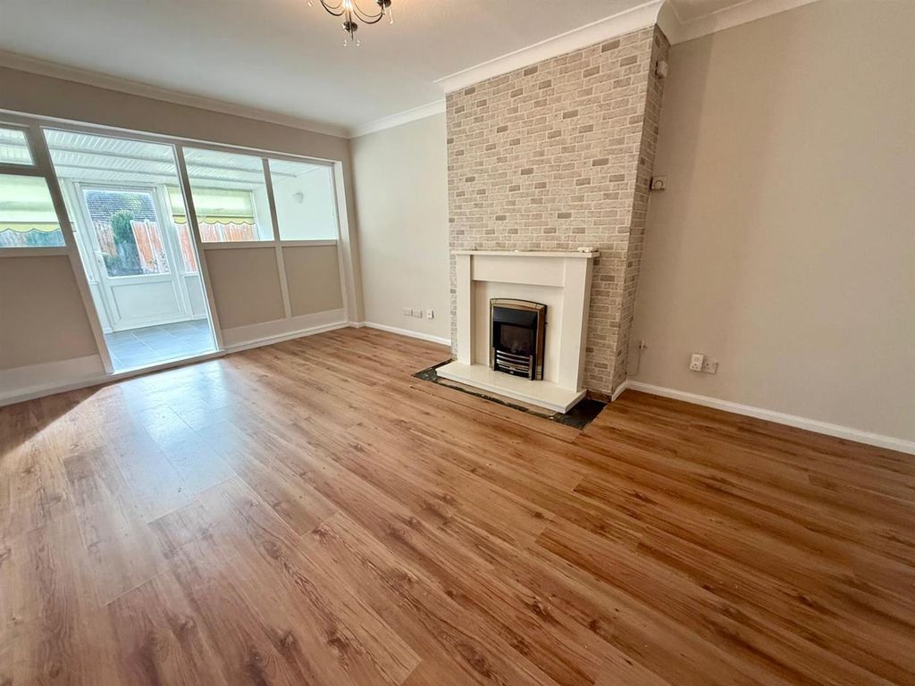 Property photo 3 of 10 Lounge.Jpeg