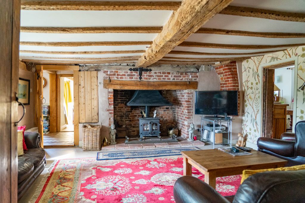 Property photo 3 of 23 Photo 02