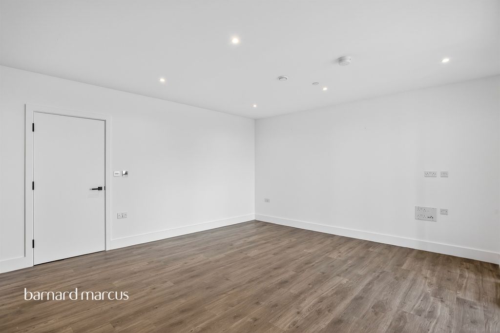 Property photo 3 of 21