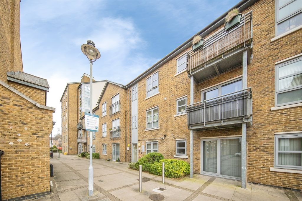 Property photo 1 of 12