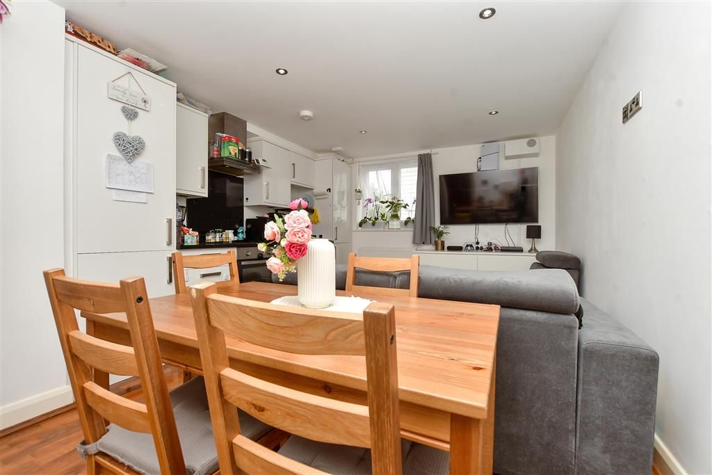 Property photo 1 of 8 Lounge / Kitchen