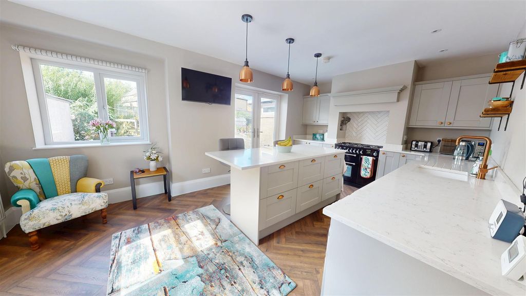 Property photo 2 of 13 Dining Kitchen