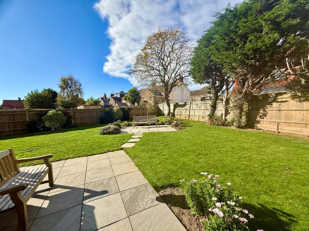 Property photo 2 of 20 2 Harwood Apartments Garden View