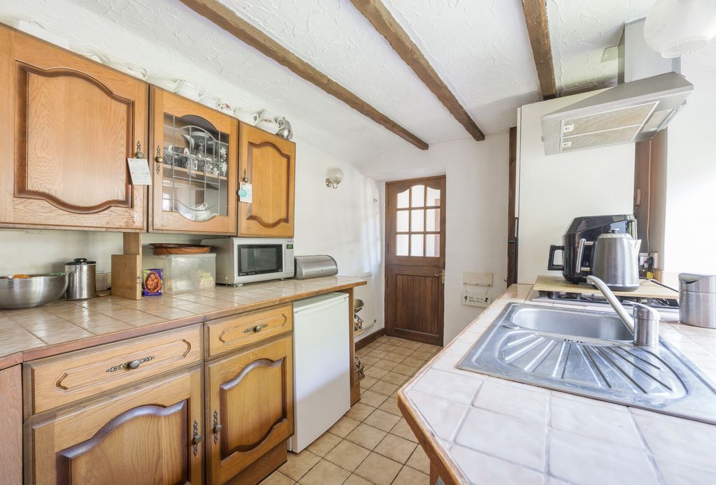 Property photo 3 of 23 Kitchen