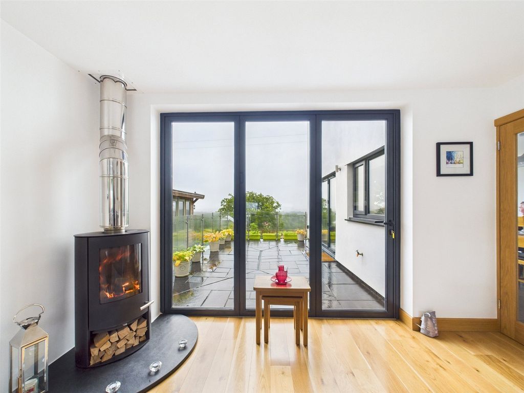 Property photo 3 of 20 Fireplace