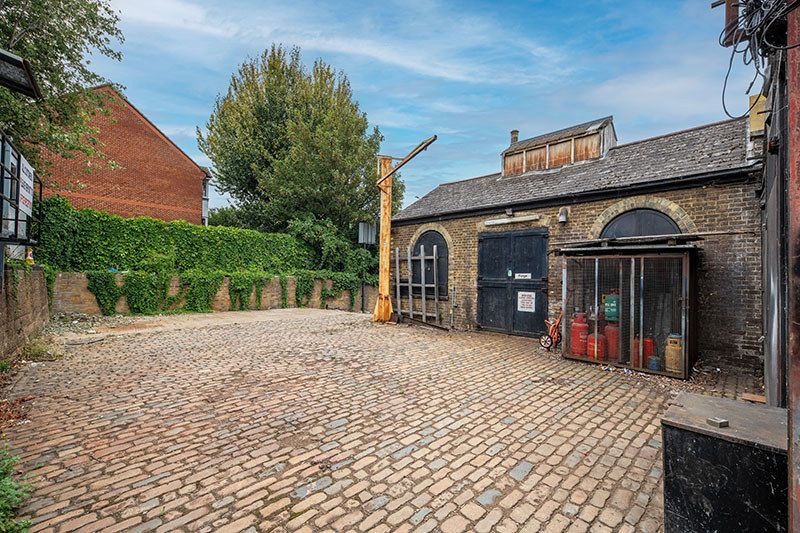 Property photo 3 of 10 Photo 2