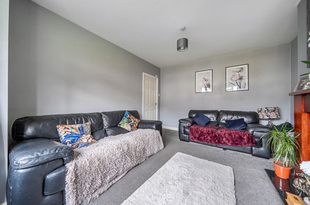 Property photo 3 of 12 1384816-9-6929Ada...