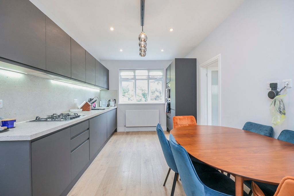 Property photo 3 of 20 Pbox-Img.Jpg