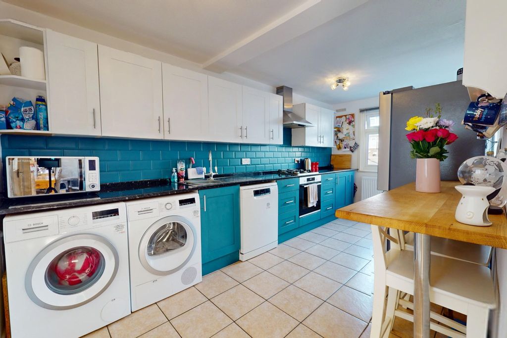 Property photo 3 of 17 5045615