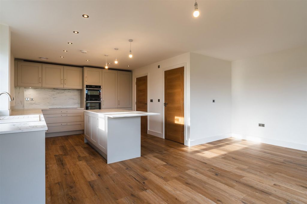 Property photo 2 of 17 Living Kitchen