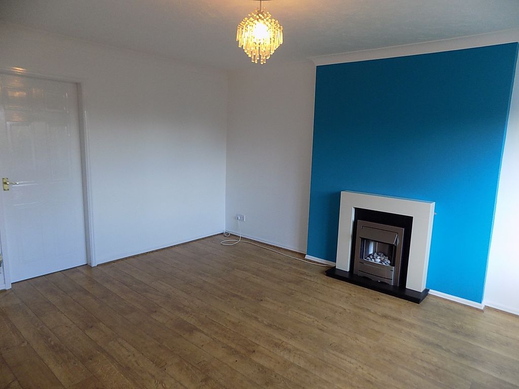 Property photo 3 of 12 Lounge (2)