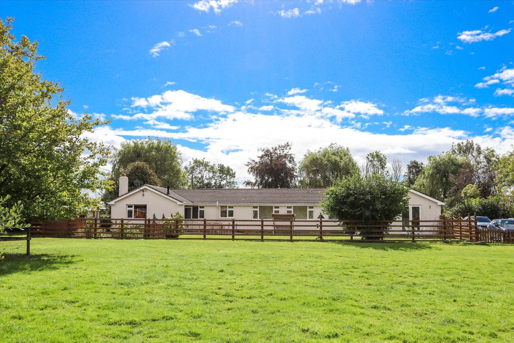 Property photo 1 of 18 Image