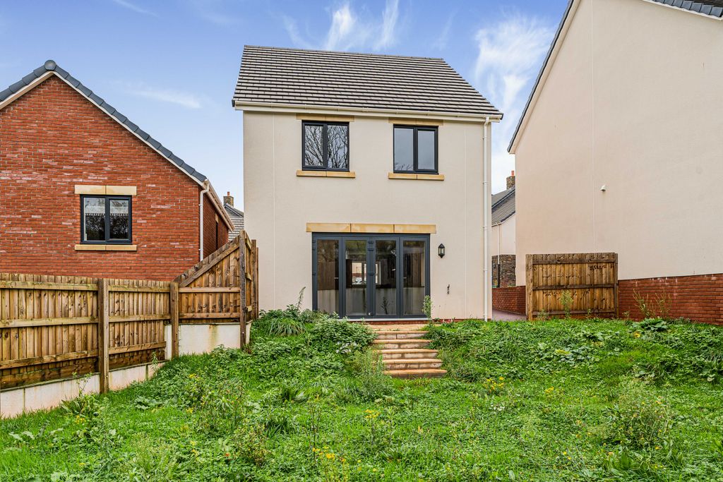 Property photo 2 of 25