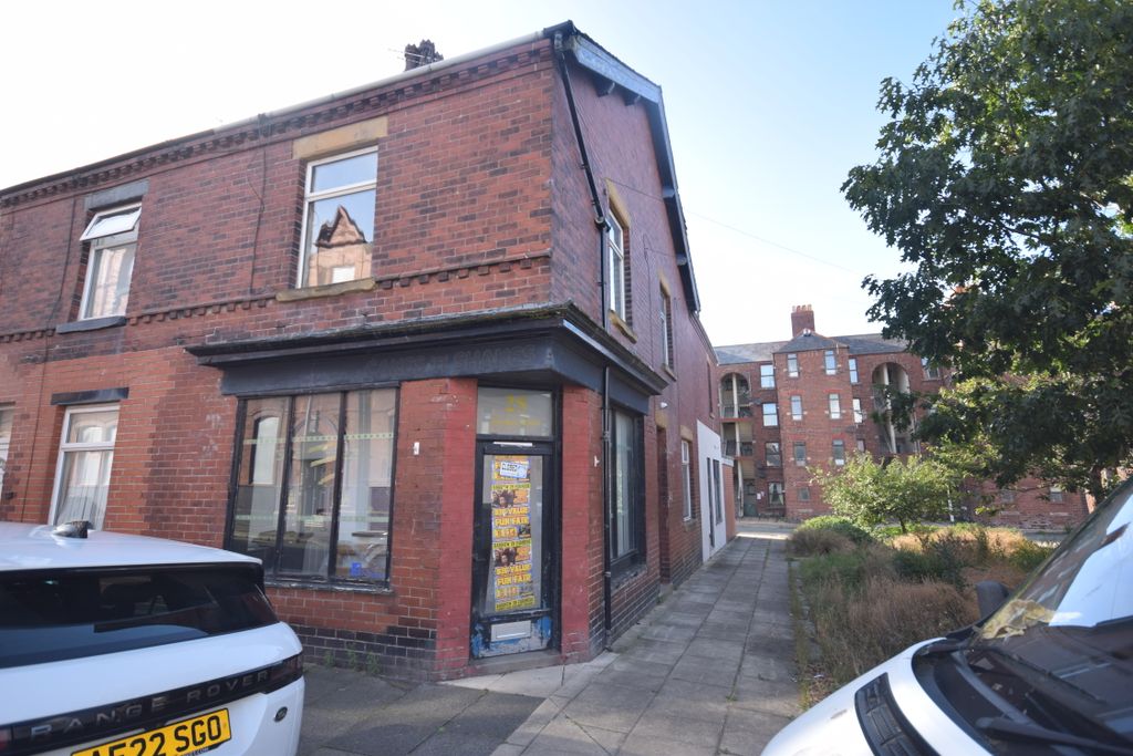 Property photo 2 of 22 Frontage