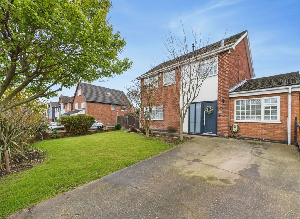 Property photo 1 of 20 Front