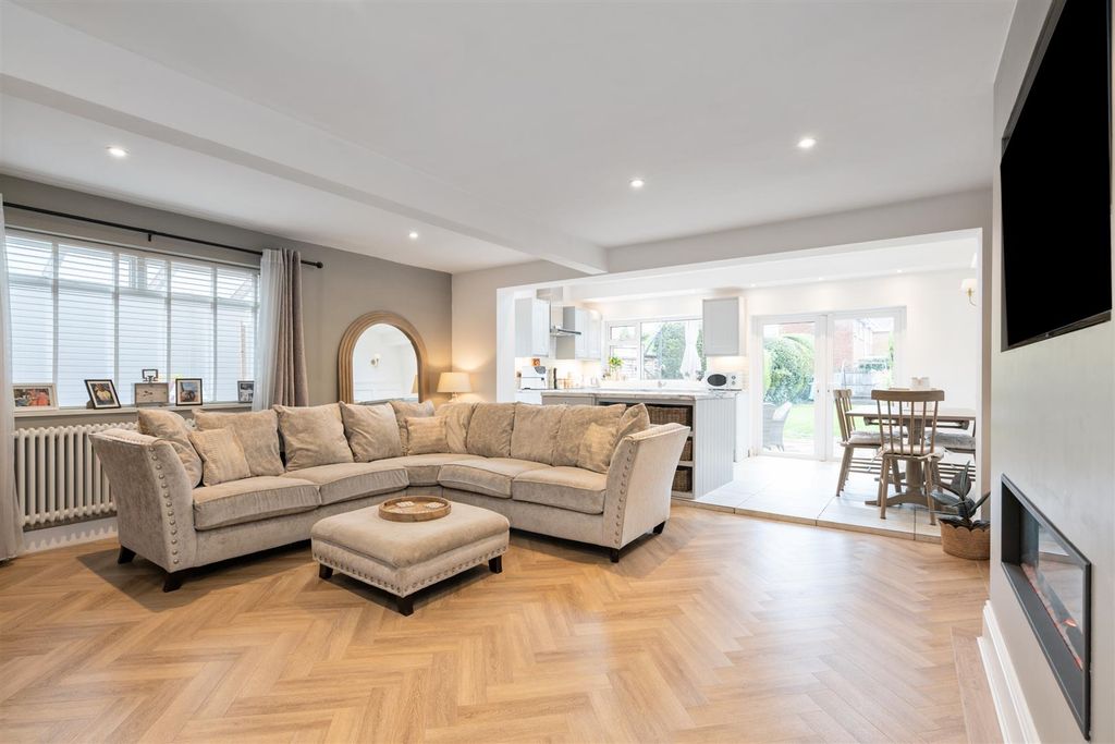 Property photo 3 of 14 32 Hazel Grove_1.Jpg