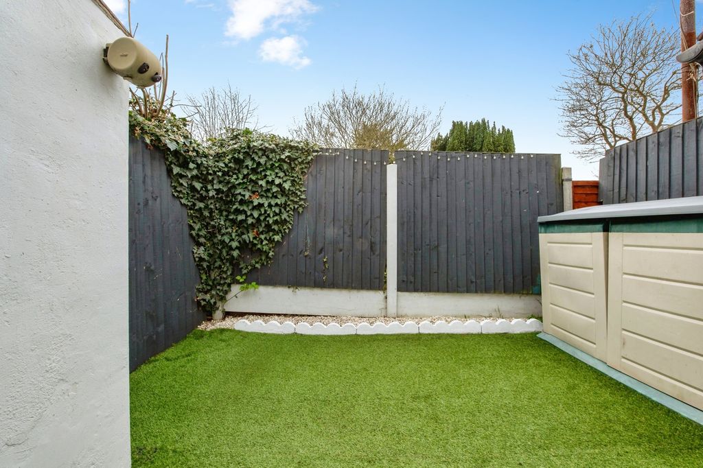 Property photo 2 of 11 Garden