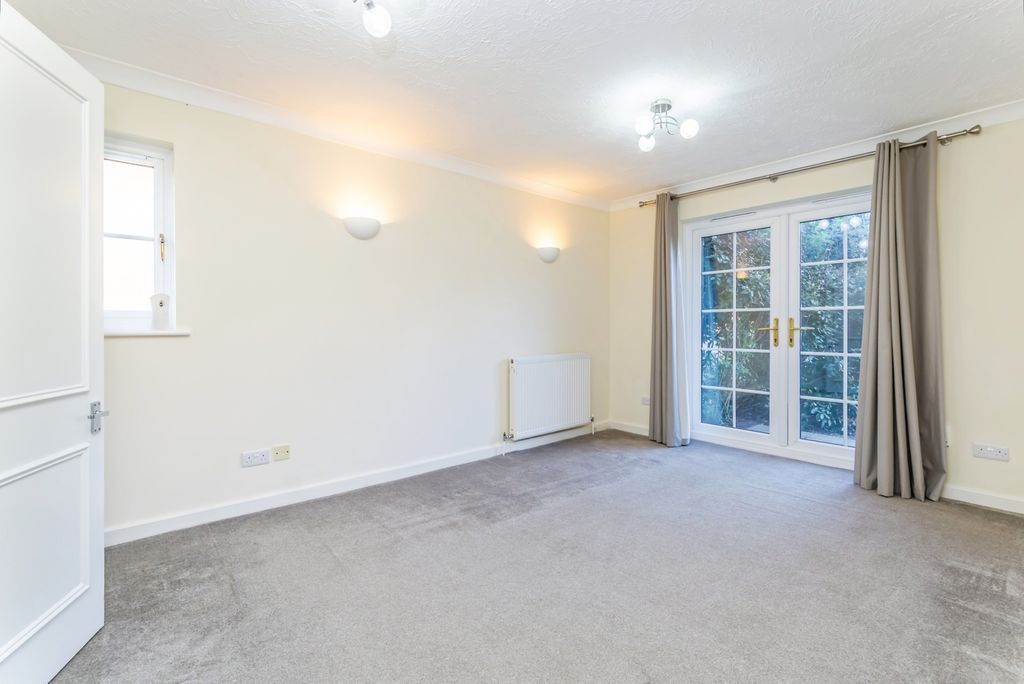 Property photo 3 of 16 Photo