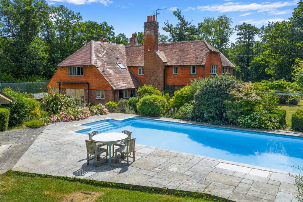 Property photo 2 of 28 Gardens / Pool