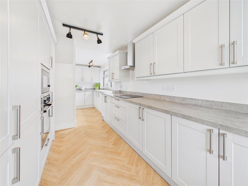 Property photo 2 of 14 Kitchen