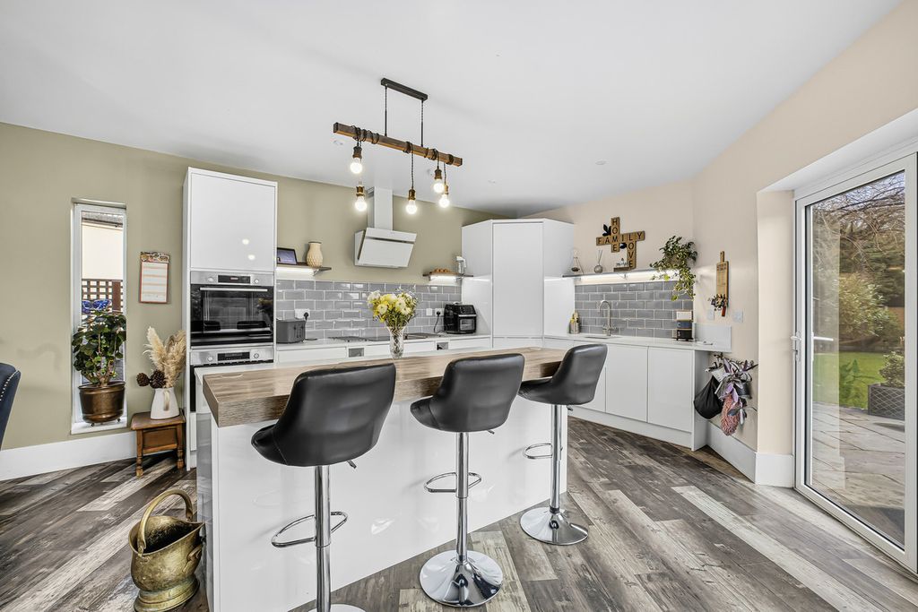 Property photo 2 of 25