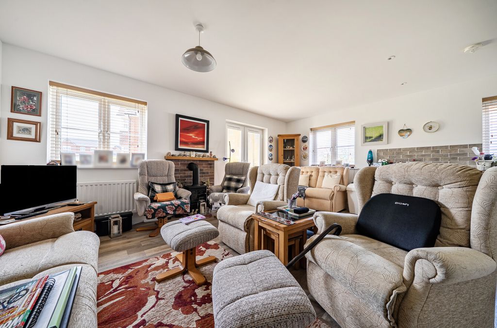 Property photo 3 of 15 1456113-8-6A03A4E...