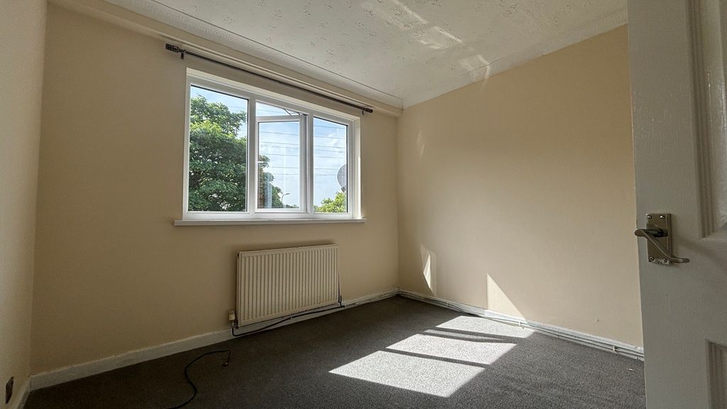 Property photo 2 of 5 Bright And Airy Bedroom With Large Window...