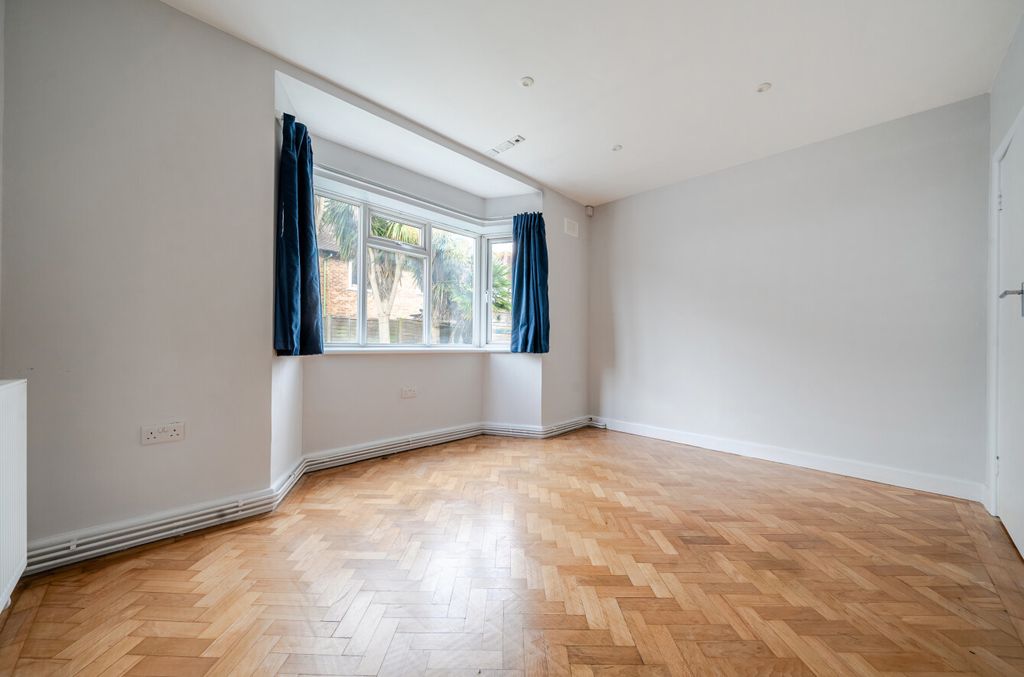 Property photo 2 of 17 1485412-10-6A4623...