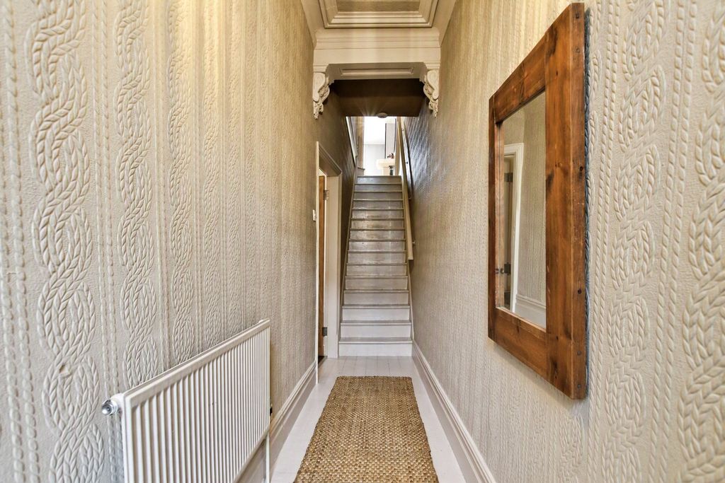 Property photo 2 of 17 Picture No. 28