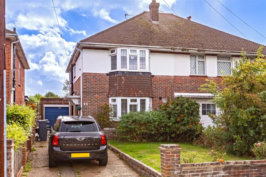 Property photo 1 of 16 Palatine Rd_15.Jpg