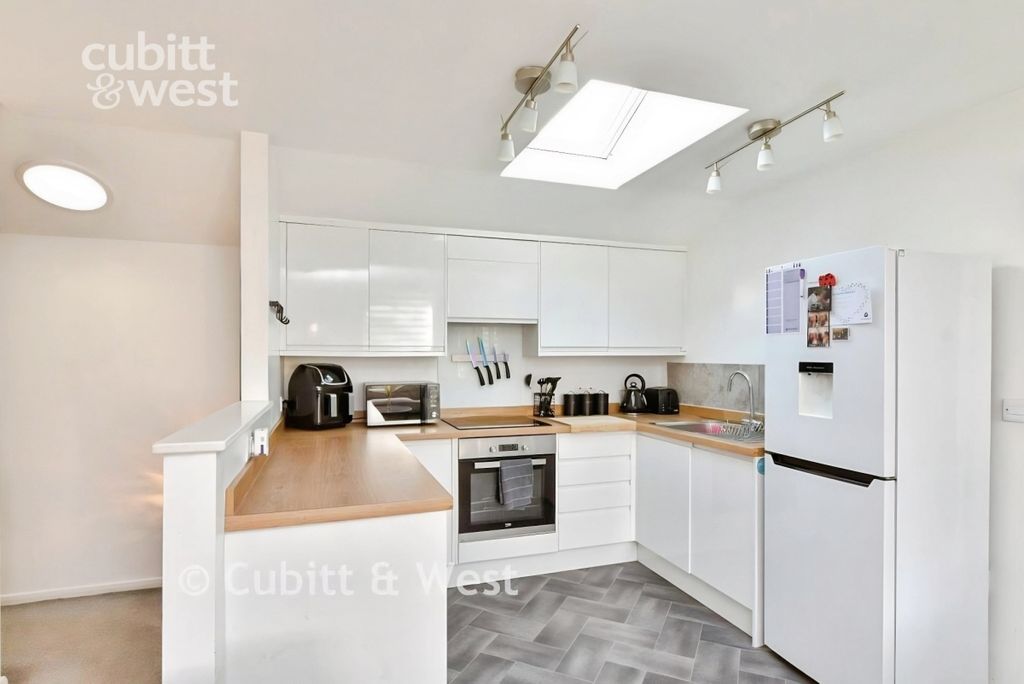 Property photo 3 of 13 Kitchen