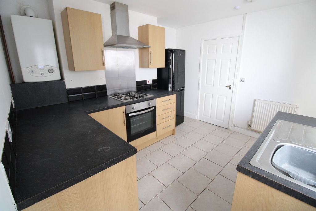 Property photo 2 of 19 Kitchen