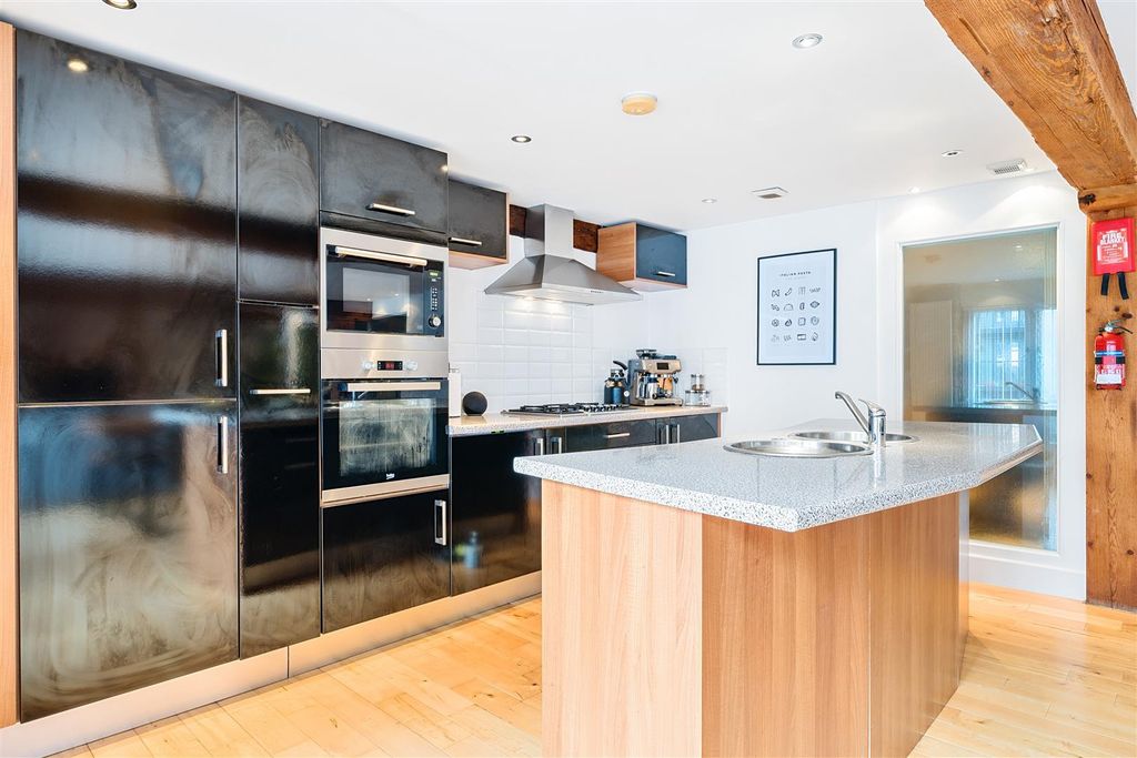 Additional image 5 of 2 bed flat for saleAnchor Terrace, Quay Hill, Penryn TR10