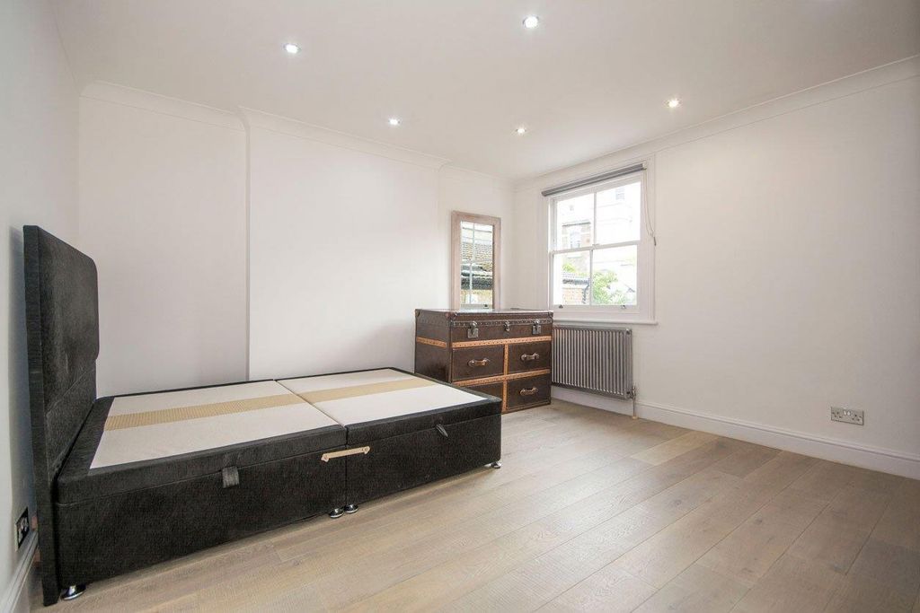 Property photo 3 of 11