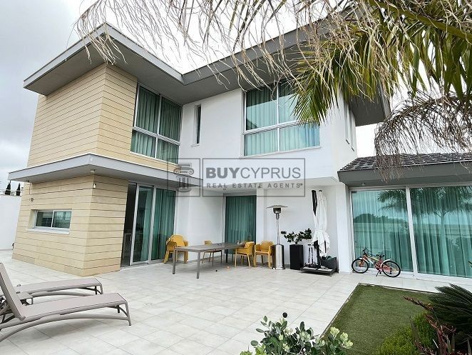 Property photo 2 of 26