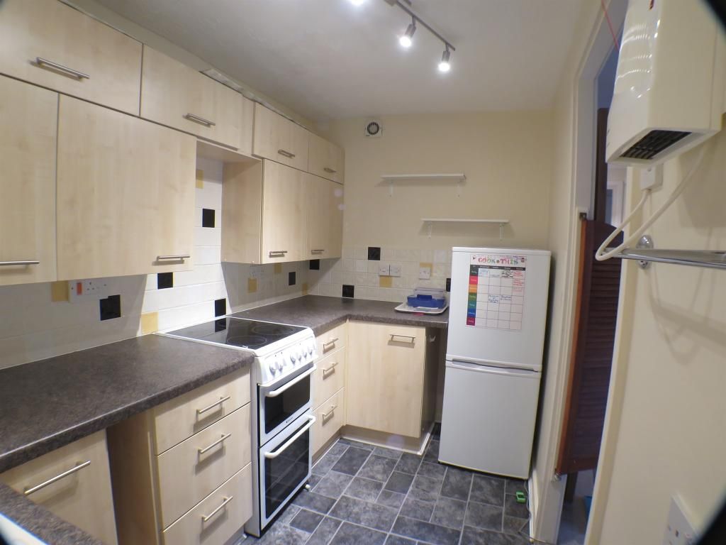 Property photo 3 of 9 Kitchen