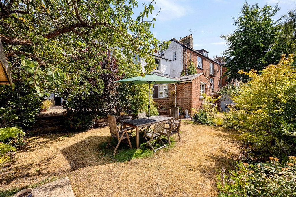 Property photo 2 of 24