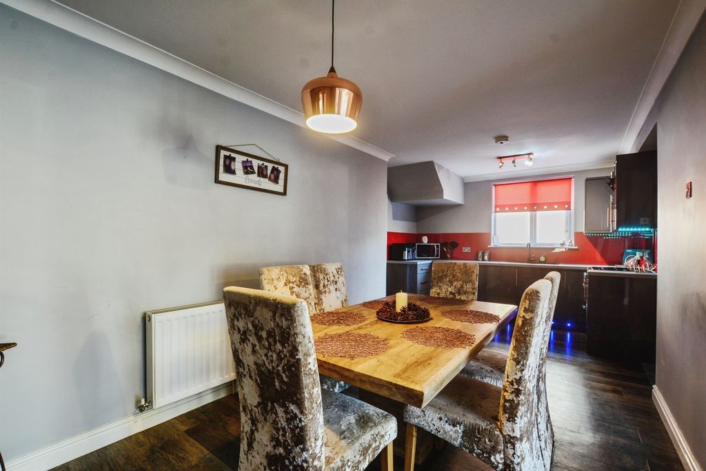 Property photo 3 of 25