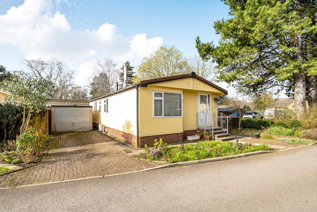 Property photo 2 of 15 2nd View Front Incl Garage.Jpg