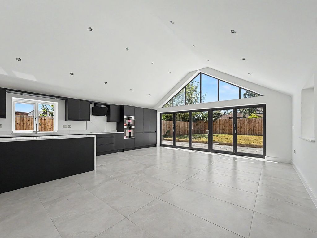 Property photo 2 of 32