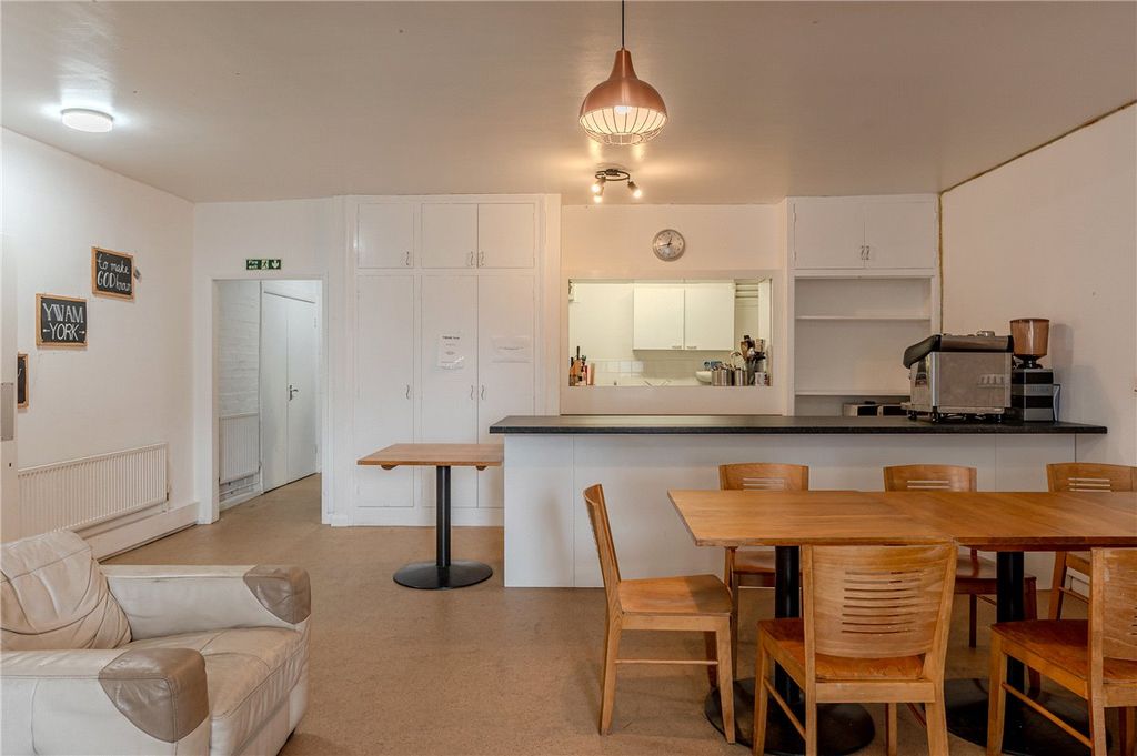 Property photo 3 of 12 Picture No. 02