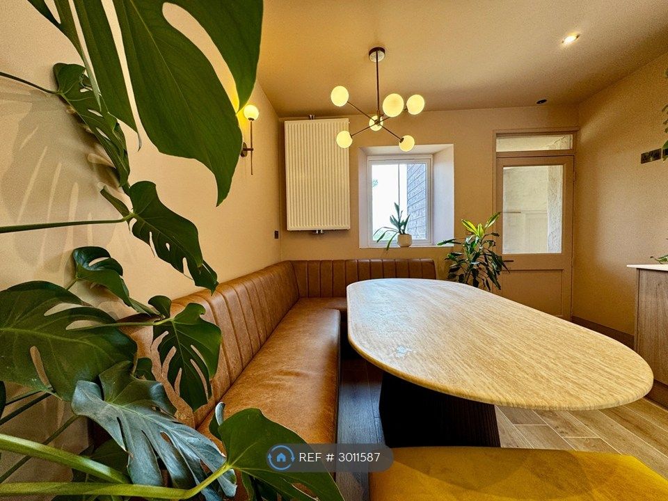Property photo 3 of 13 Communal Dining