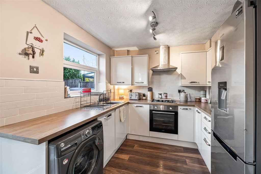 Property photo 3 of 15 Kitchen