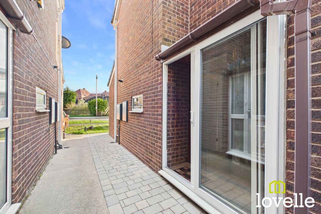 Property photo 2 of 25