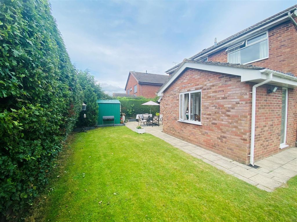 Property photo 2 of 16 Externally