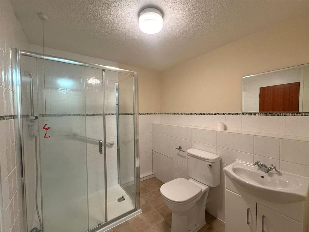 Property photo 3 of 8 Bathroom.Jpg