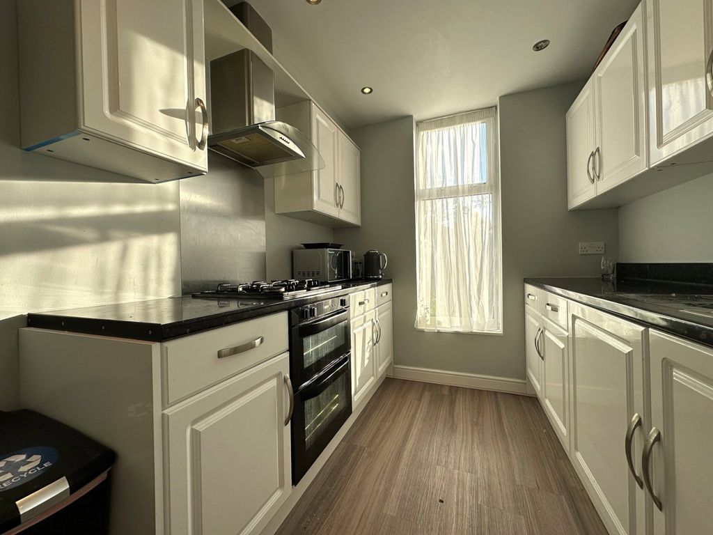 Property photo 3 of 7 Picture No. 06