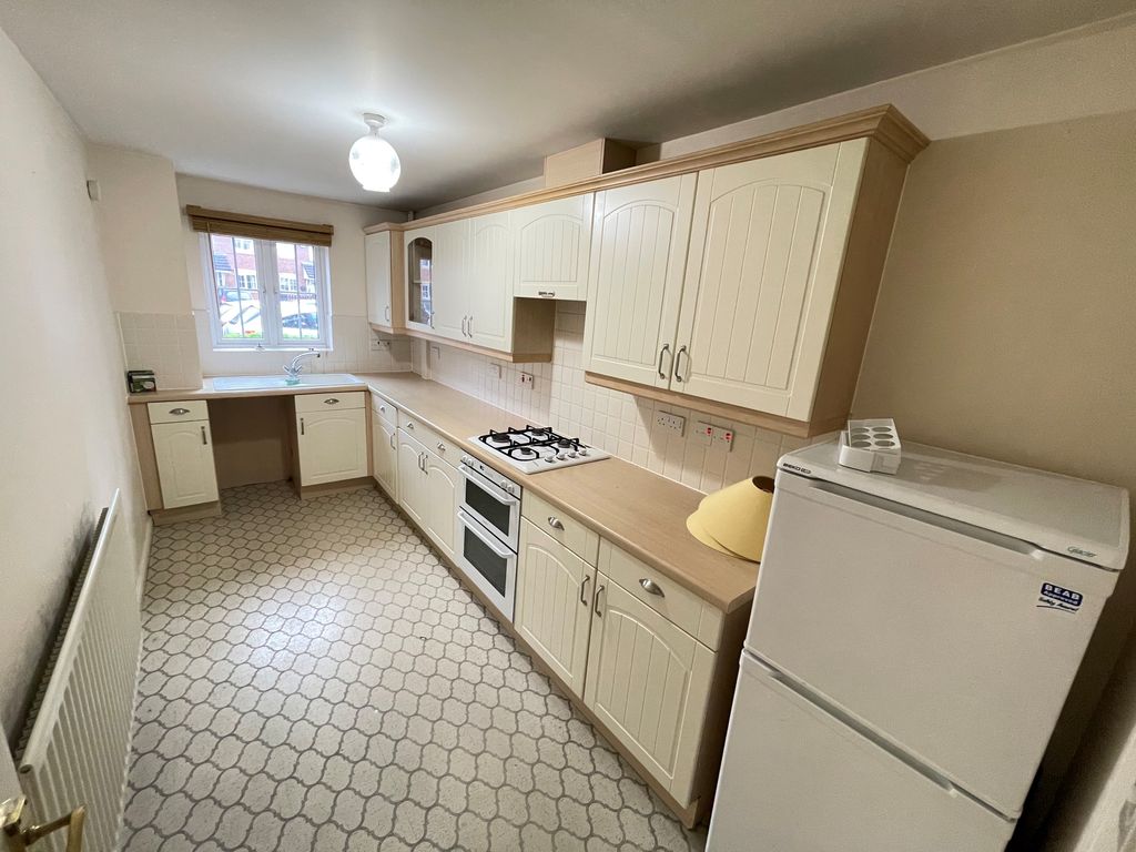 Property photo 3 of 6 Kitchen